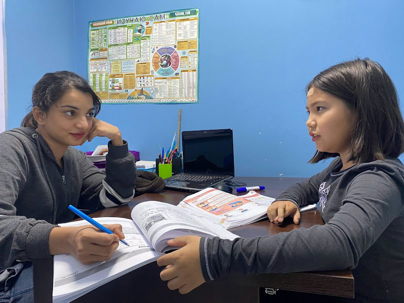 englsih_teacher_and_student_in_indigo_club